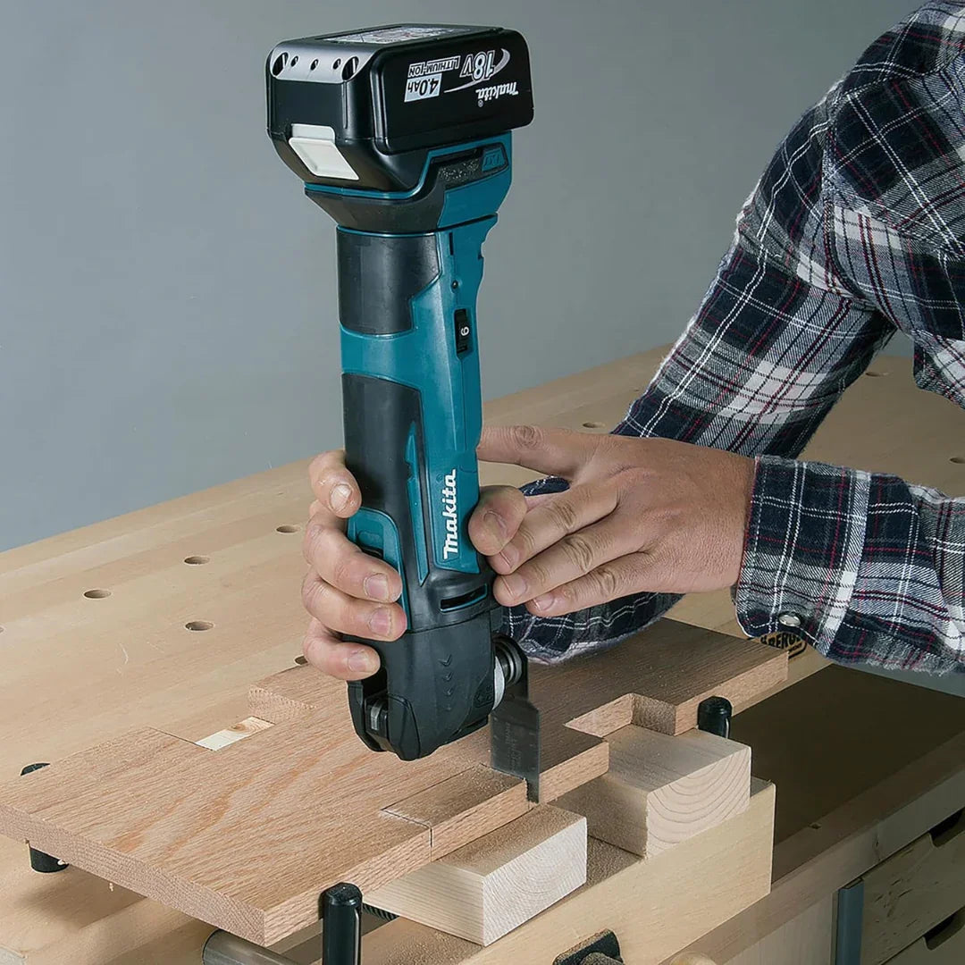 MAKITA 18V LXT OSCILLATING MULTI-TOOL DTM51Z WITH 2 X 4.0AH BATTERIES